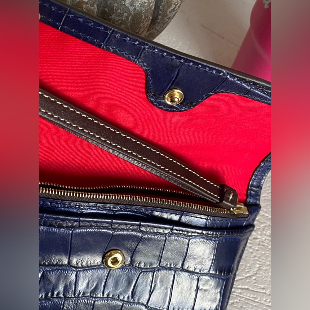 Dooney & Bourke Oakdale Milly Wristlet NWOT - Picture 3 of 3